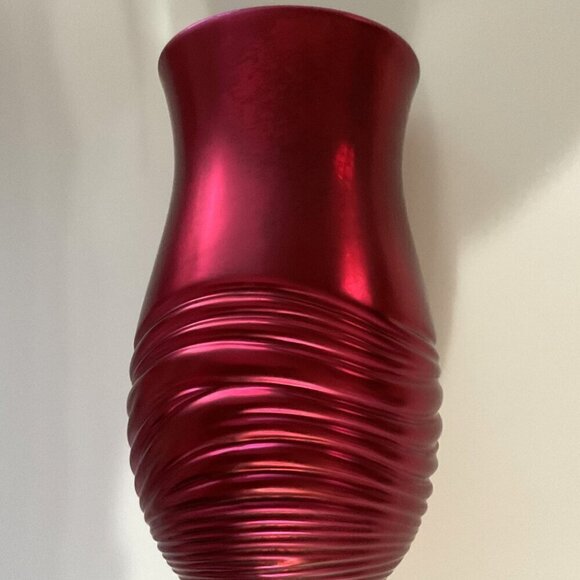 RED TELEFLORA’S RADIANTLY ROUGE VASE DISTRESSED - Picture 7 of 16